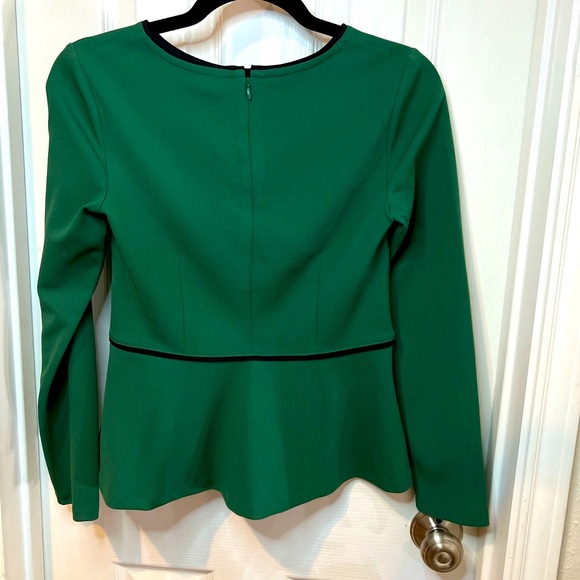 Green top - Picture 3 of 3